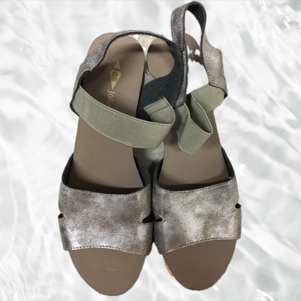 NWOT Jolimall sparkly grey with cork bottoms heels